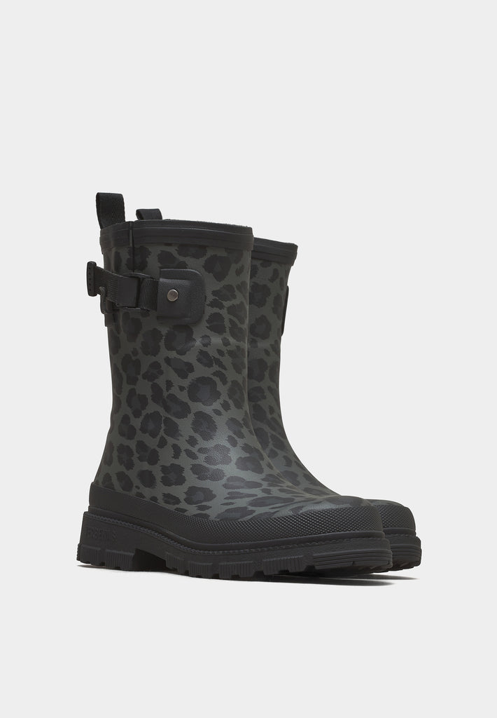Verbenas Lina Mate Combi 90945 Black Leopard rubber rain boots in natural rubber with leopard-print detail, synthetic-fur lined interior and rugged track sole. Chic, bold & weather-ready.