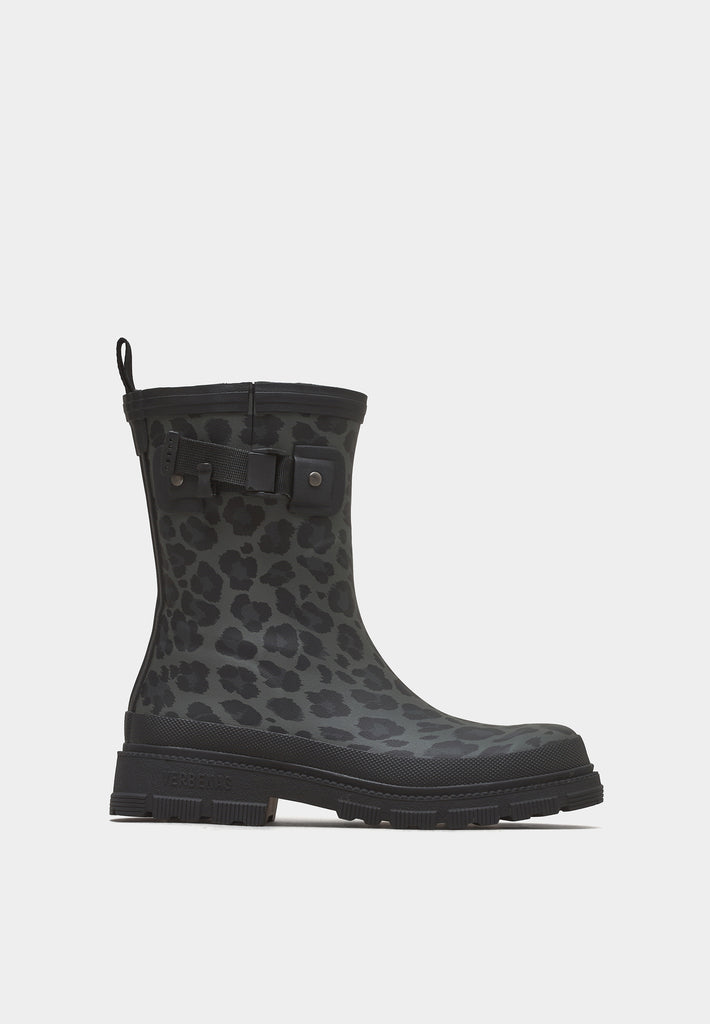 Side view of Verbenas Lina Mate Combi 90945 Black Leopard boot highlighting bold pattern and waterproof design.