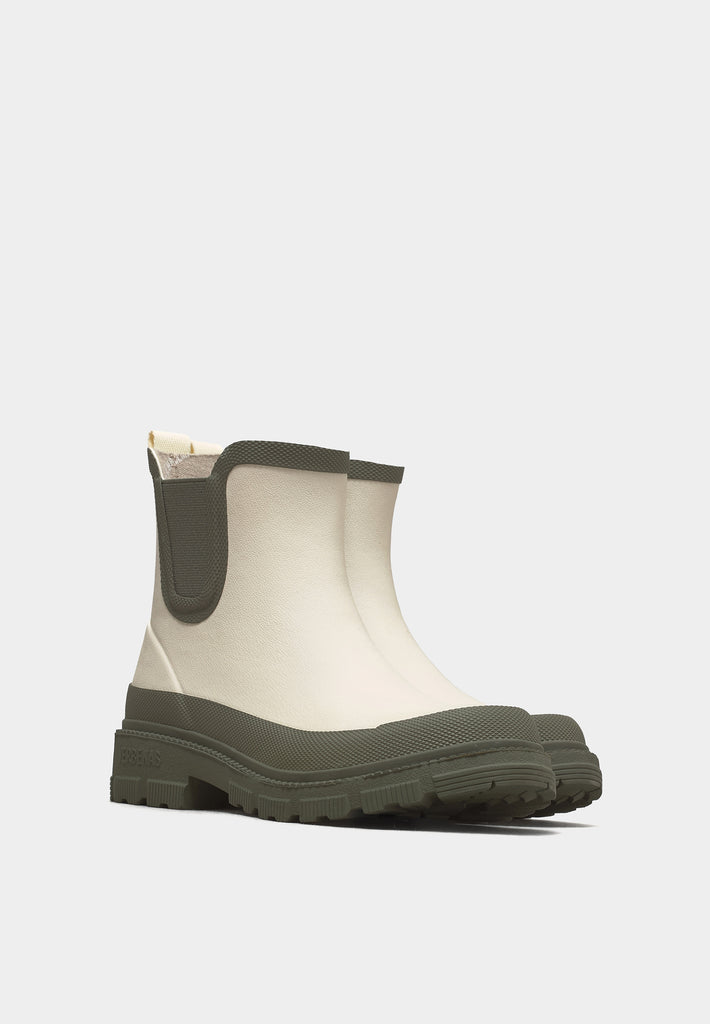 Verbenas Lua Mate Combi 8097 Off White rain boot with rubber upper, elastic side panels and pull tab.