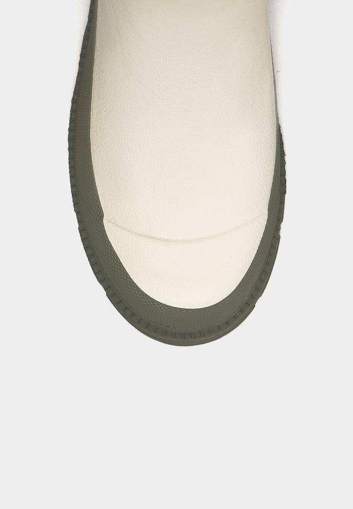 Front view of Verbenas Lua Mate Combi 8097 Off White boots in neutral tone for modern rainwear style.