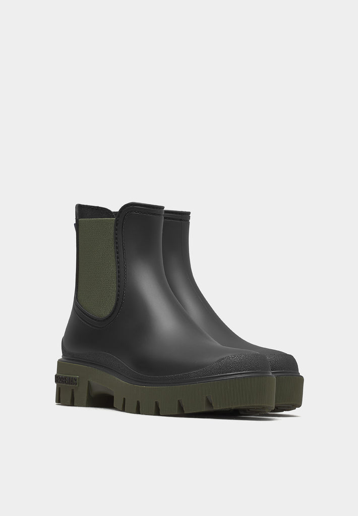 Verbenas Mae Mate 20434 Black/Khaki rain boot with black synthetic upper and khaki elastic side panels.