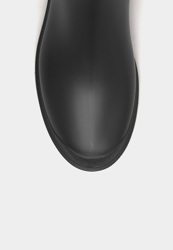 Front view of Verbenas Mae Mate 20434 Black/Khaki boots ready for rainy days in city weather.